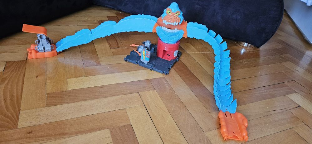 Pista hot wheels gorilla
