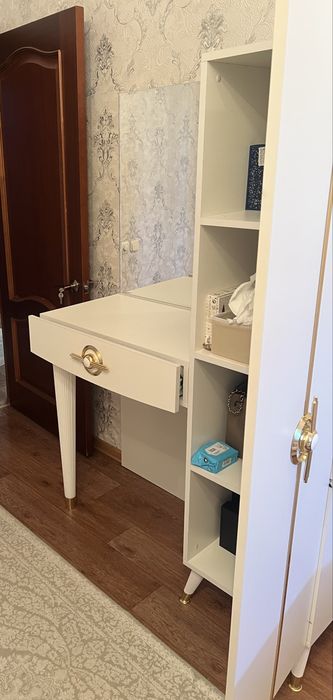 Продам спальный комод с зеркалом