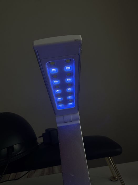 Професионален прахоуловител с UV лампа и обикновена лампа ( различни светлини )