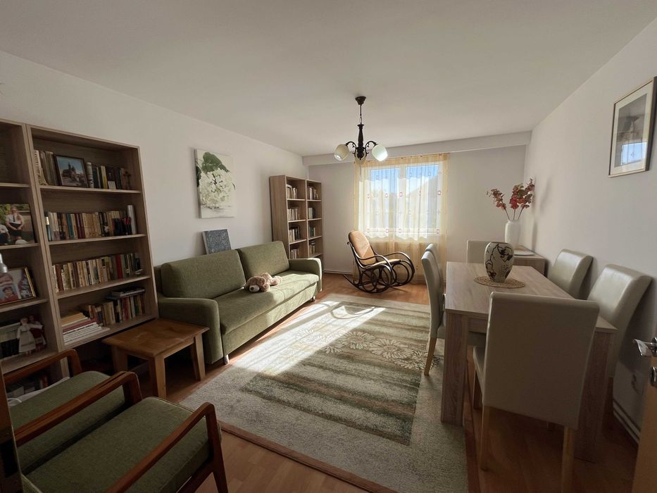 Persoană fizică, vând apartament la casă, cartier Sub Arini, Sibiu