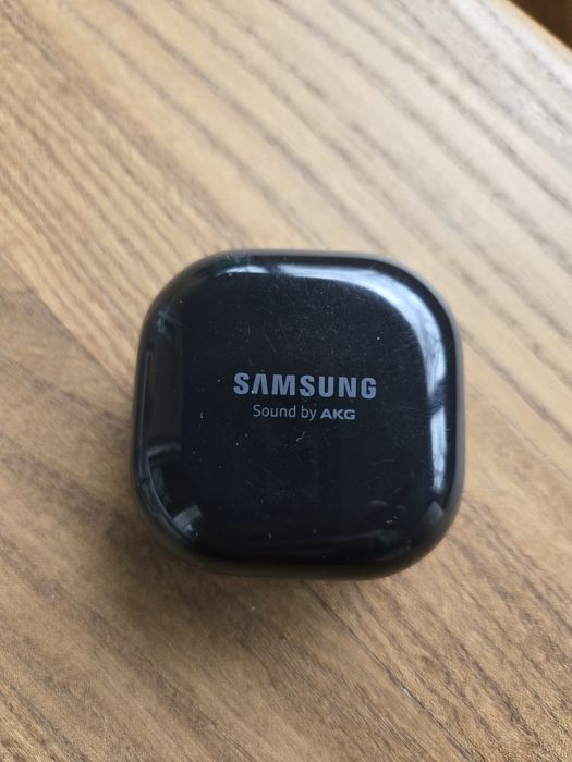 Продам футляр от наушников