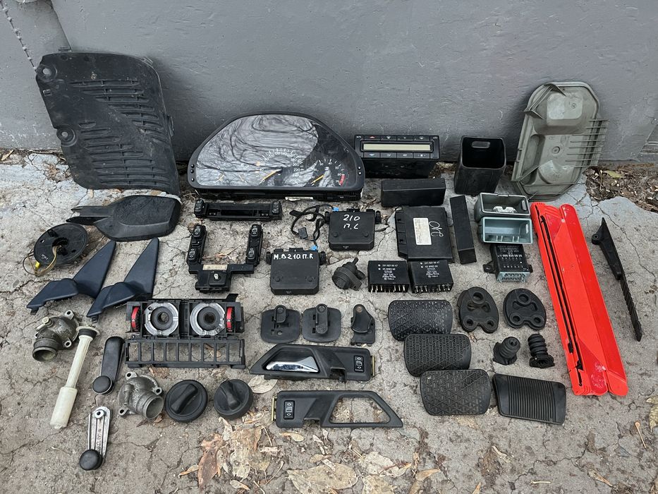 Оригинальные запчасти на W-124, 202, 210.