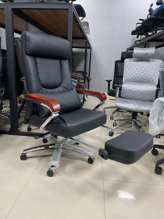 Эргономичное офисное кресло для руководителя модель Анубис