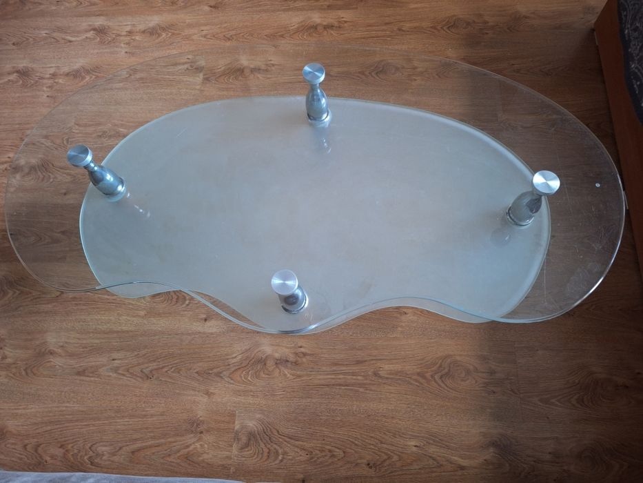 Стъклена холна маса