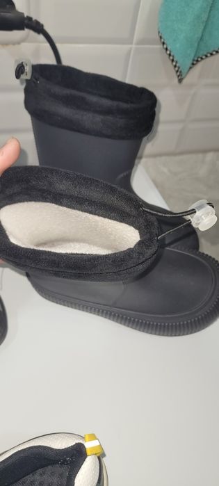 Продам детскую обувь