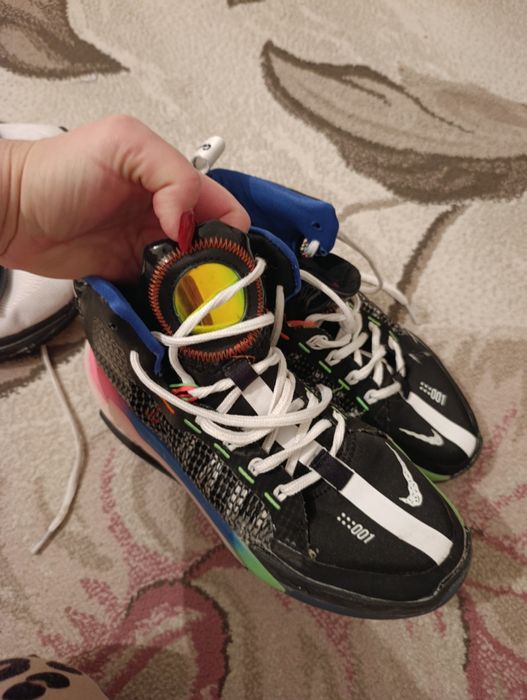 Продам баскетбольные кроссовки