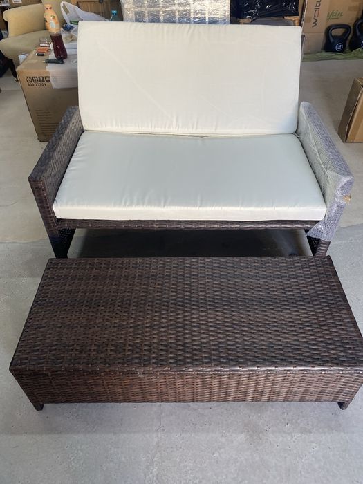 Градински диван с опция сън + масичка с място за съхранение