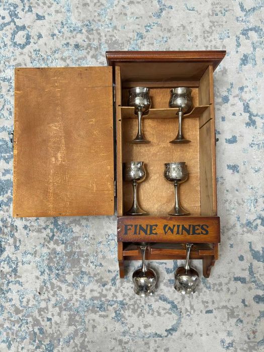 Настенный бар для бутылок