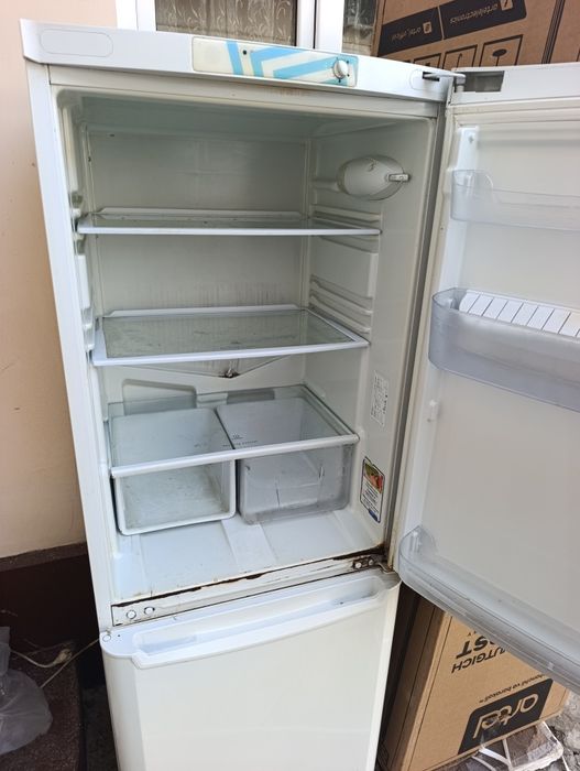 Холодильник сотилади