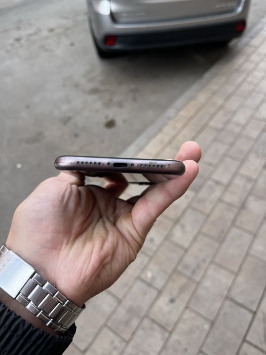 Телефон IPhone 11 128GB