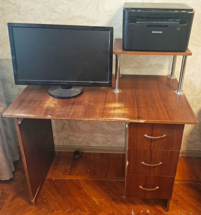 Продам компьютерный стол