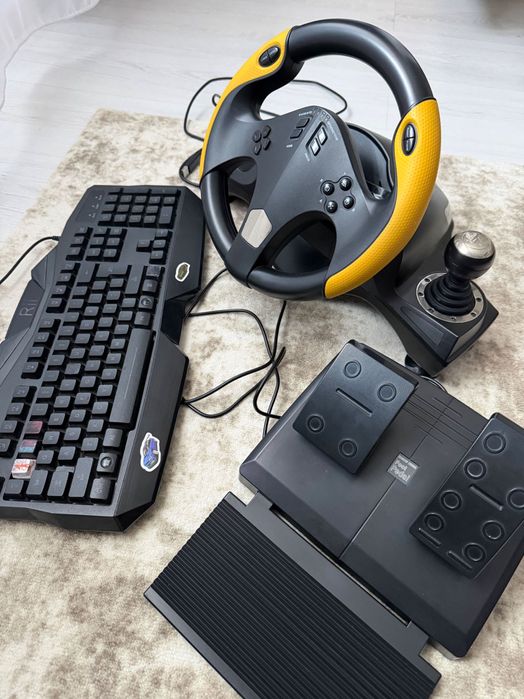 Volan gaming cu pedale + tastatură