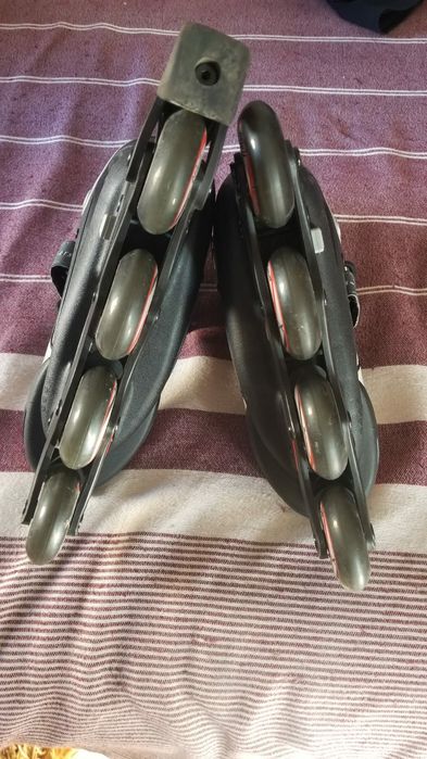 Role cu roti în linie din silicon.