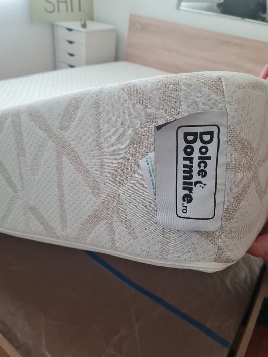 Продавам спалня с поматрачна рамка и матрак