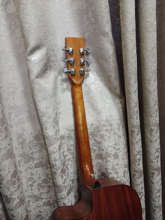Akustik gitara sotiladi holati ideal razmeri 41 classik sim taqilgan