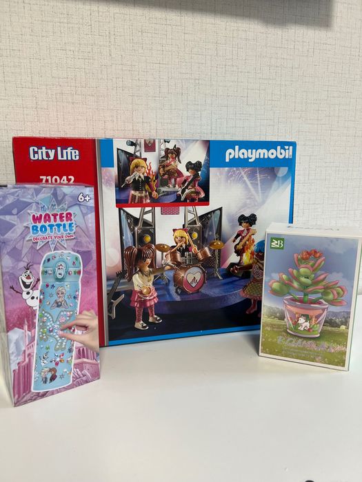 Лот играчки - Бутилка за вода и декорации, конструктор-цвете, Playmobil City Life 71042,