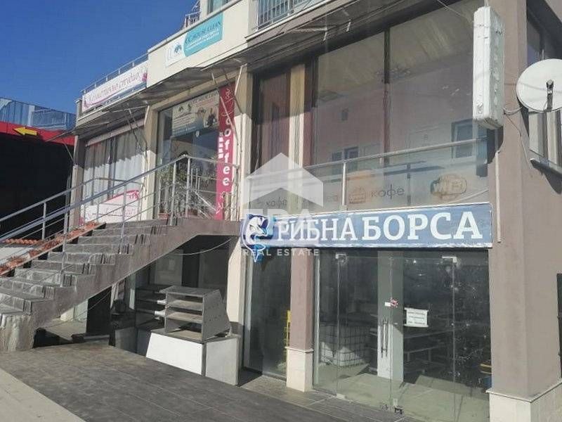 Търговски обект със статут на магазин под наем в центъра на с.Кранево,