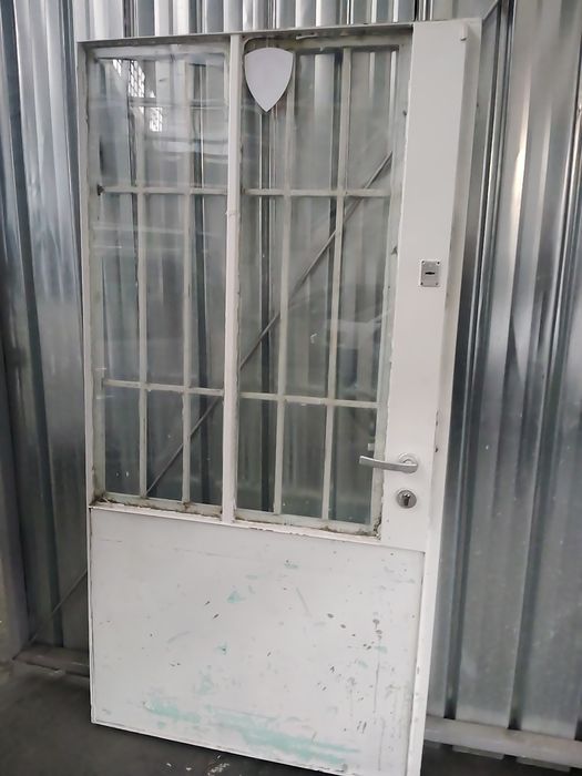 Желязна врата без каса, запазена