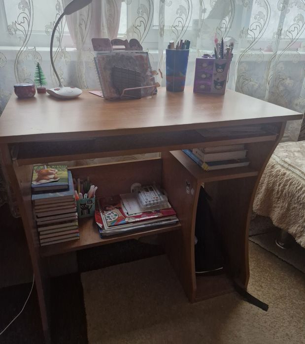 Продам компьютерный стол