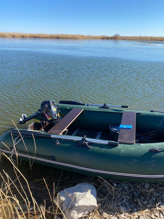 Продам лодку с мотором