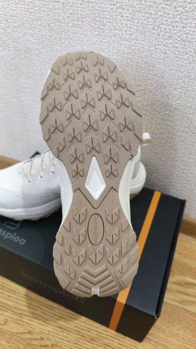 Трекинговые кроссовки