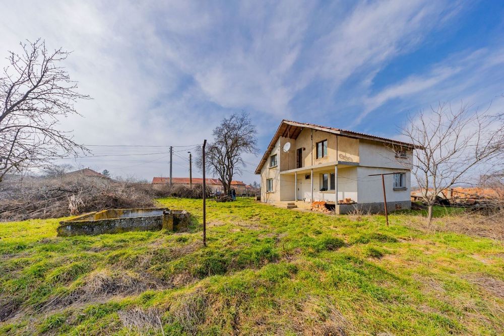 Къща в Плевен, област-с.Коиловци площ 140 цена 79000