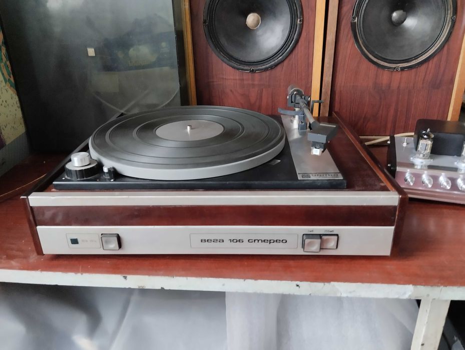 Проигрыватель пластинок Вега-106