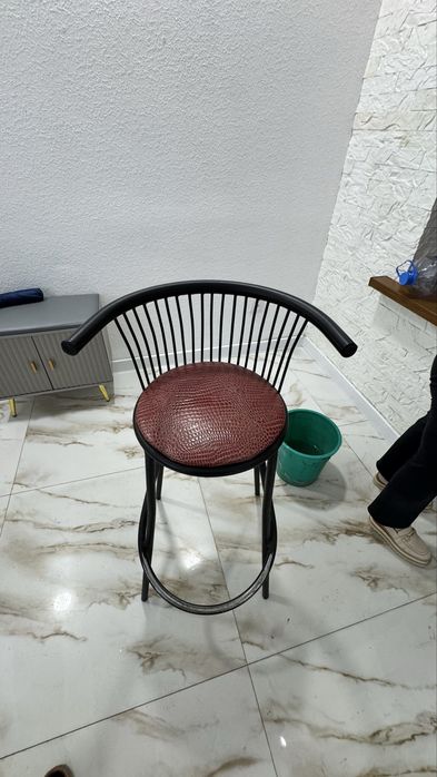 Продам Барный стул . В нормальном состоянии .