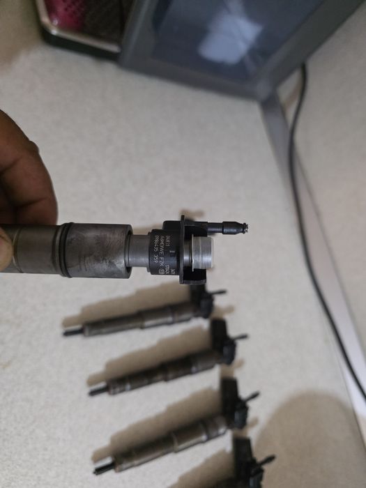 Vând injectoare bmw M57 3.0d 231cp