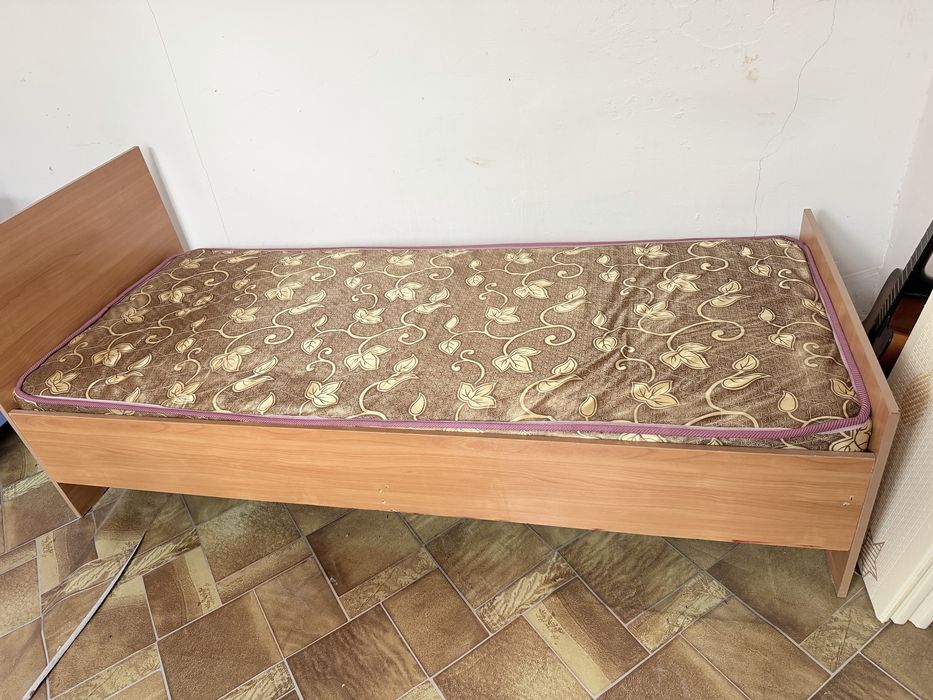 Кровать в хорошем состоянии