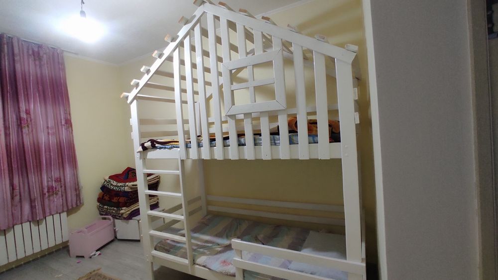 Двухярусная кровать