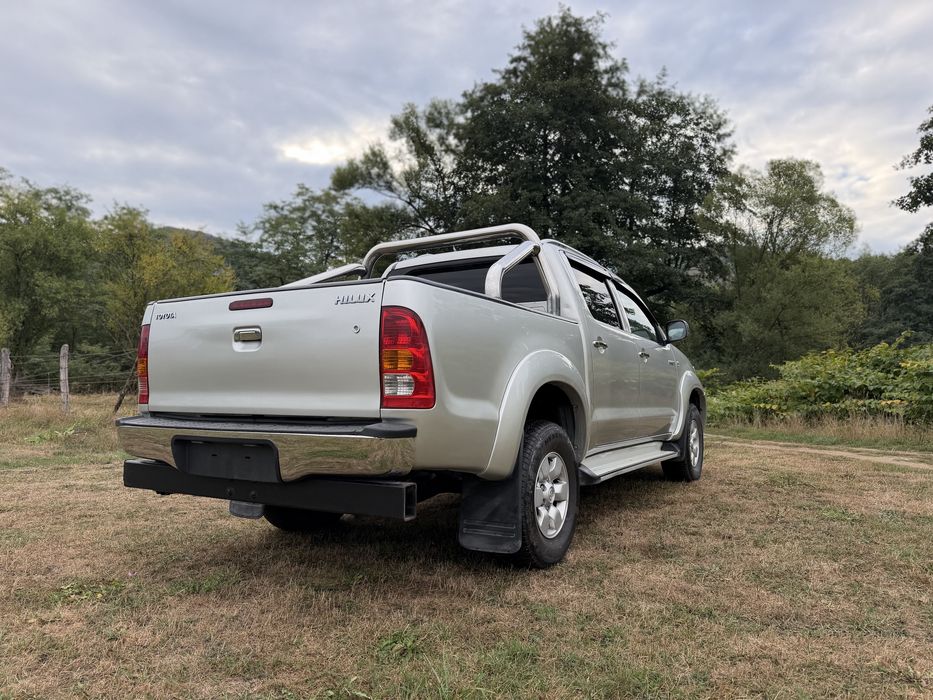 Toyota hilux  2.5/ 144 cp