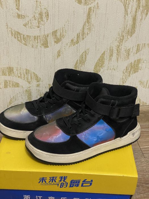 Продам ботинки теплые