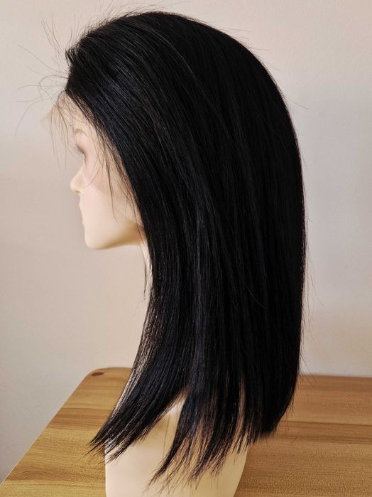 Естествена бразилска черна перука 40 см с Lace Front 13×4 – елегантност и естествен вид