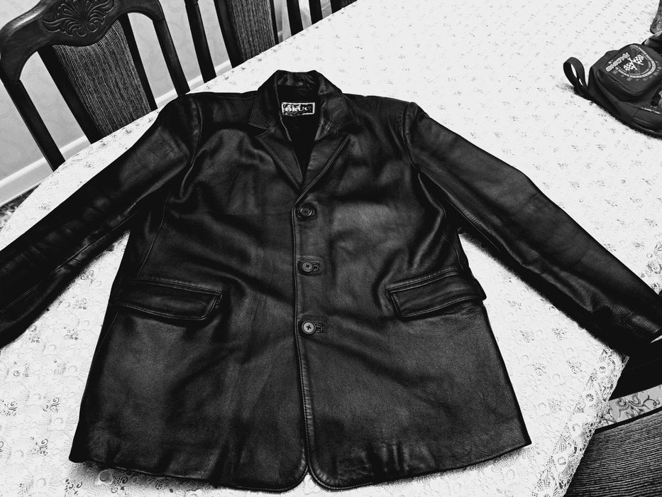 Продается Мужская черная кожаная куртка