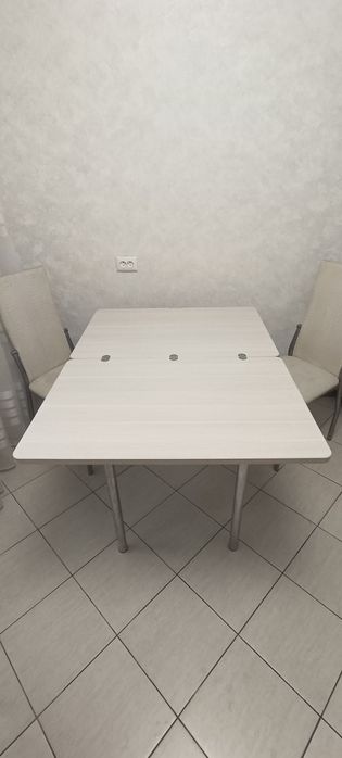 Продам стол и стулья