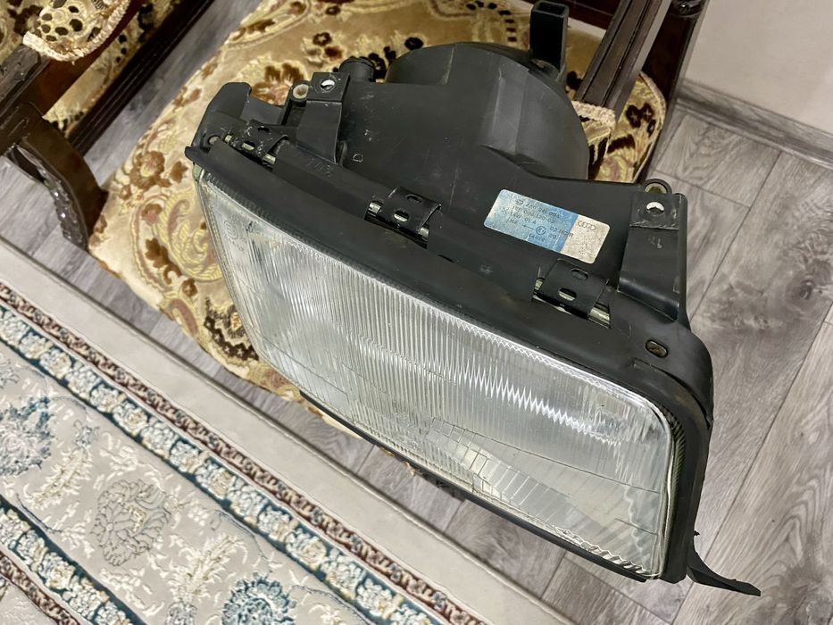 Фара Ауди 100 с4