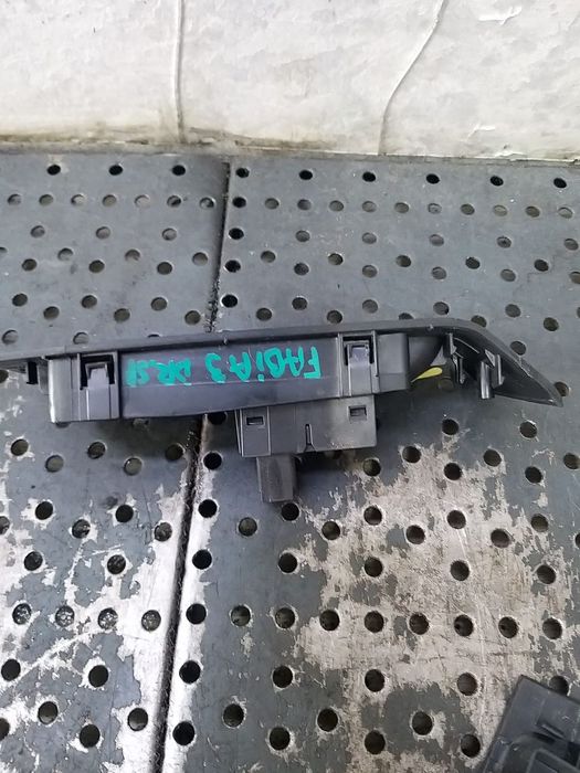 Buton geam electric dreapta spate skoda fabia 3 nj3 5ja959855