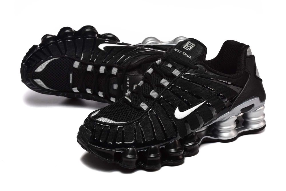 Продавам нови мъжки маратонки Nike Air Max Shox TL black/Silver