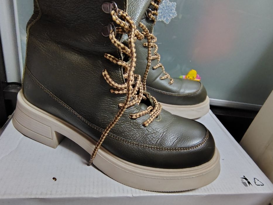 Ghete dama, din piele