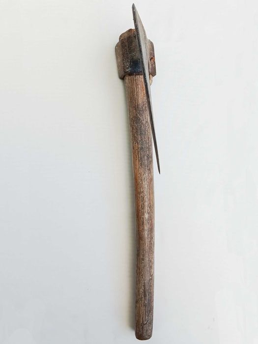 Старинни ковани брадва кривица / рокан