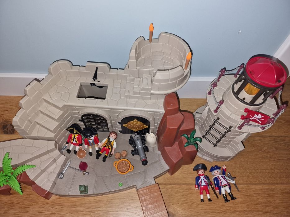 Playmobil военен форт с тъмница и кула