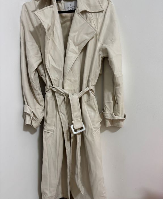 Тренч палто от еко кожа Stradivarius