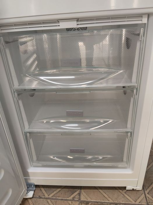 Комбиниран хладилник с фризер Миеле Miele Made in Germany No Frost  с 2 години гаранция!
