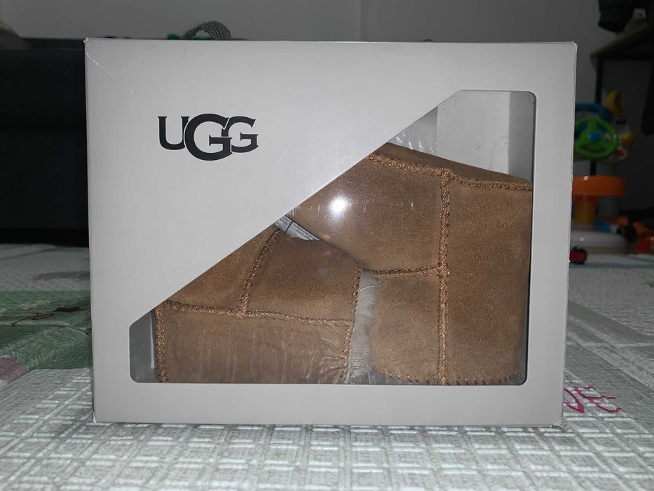 UGG, Botosei din piele intoarsa