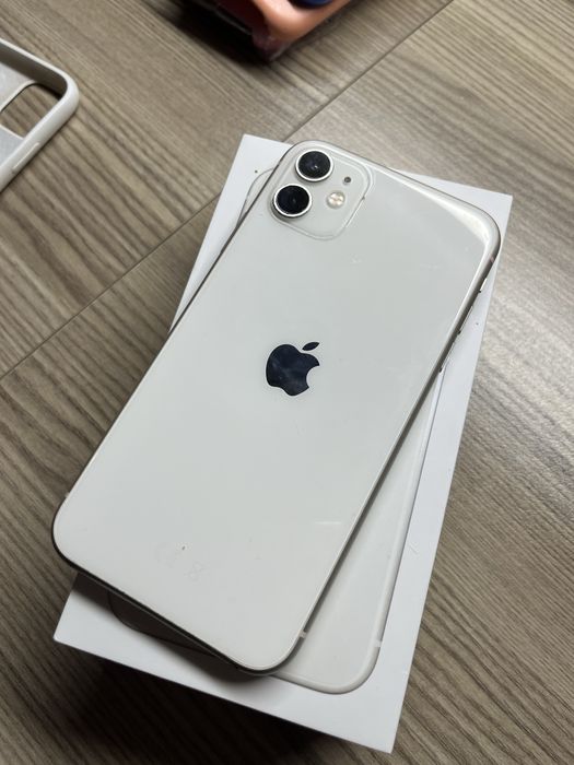 Продавам IPhone 11 без забележки