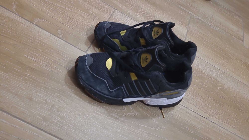 Маратонки адидас