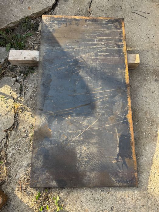 Plăci metalice tablă groasă hală garaj structură stalpi