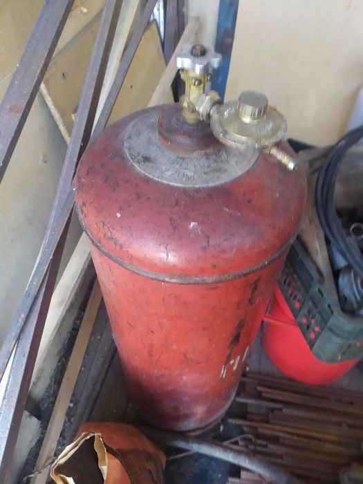 Продам маленький газбаллон 10000 тенге