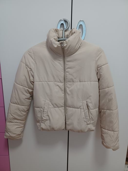 Дамско яке в бежаво